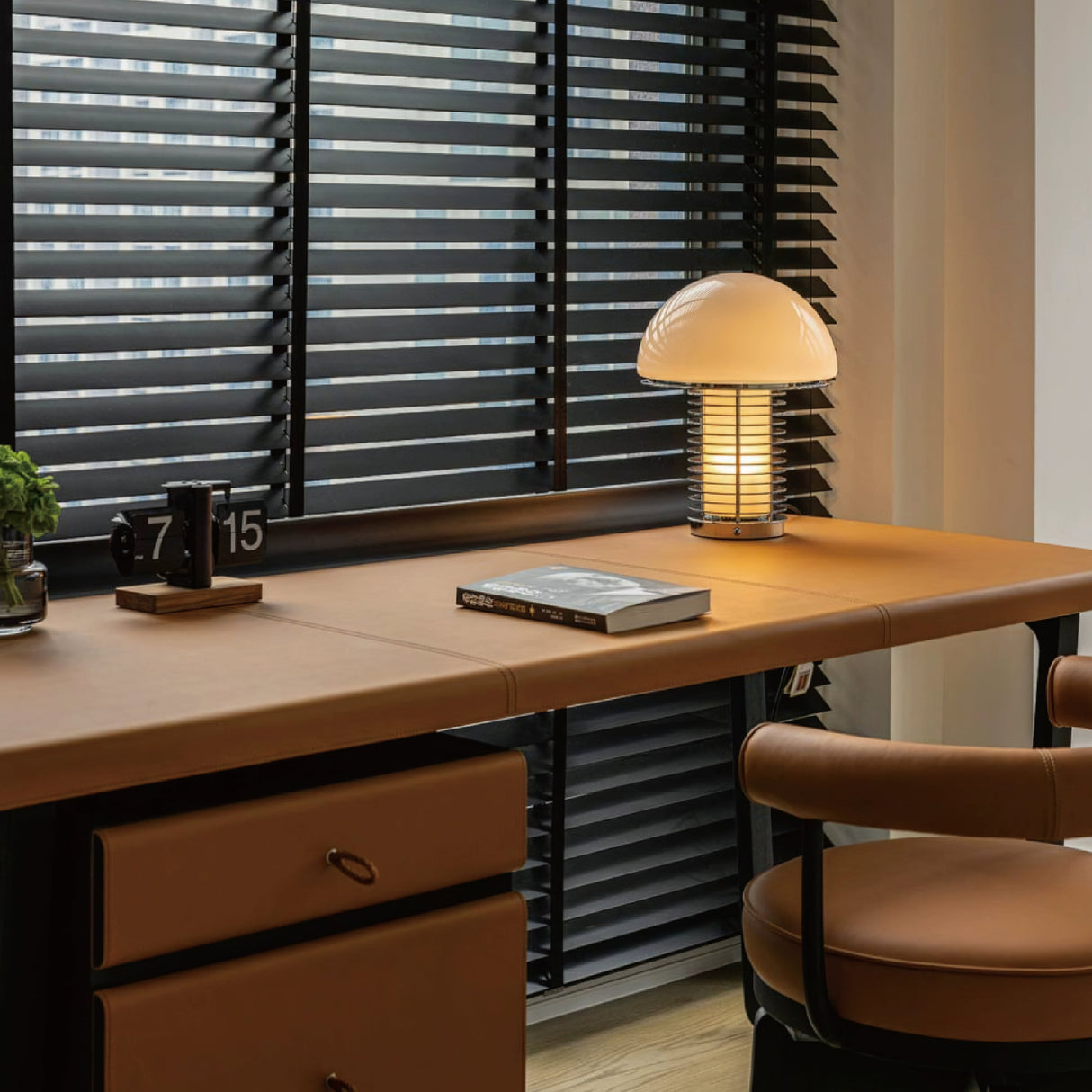 SubtleGlow - Modern Table Lamp with Soft Lighting and Refined Finish