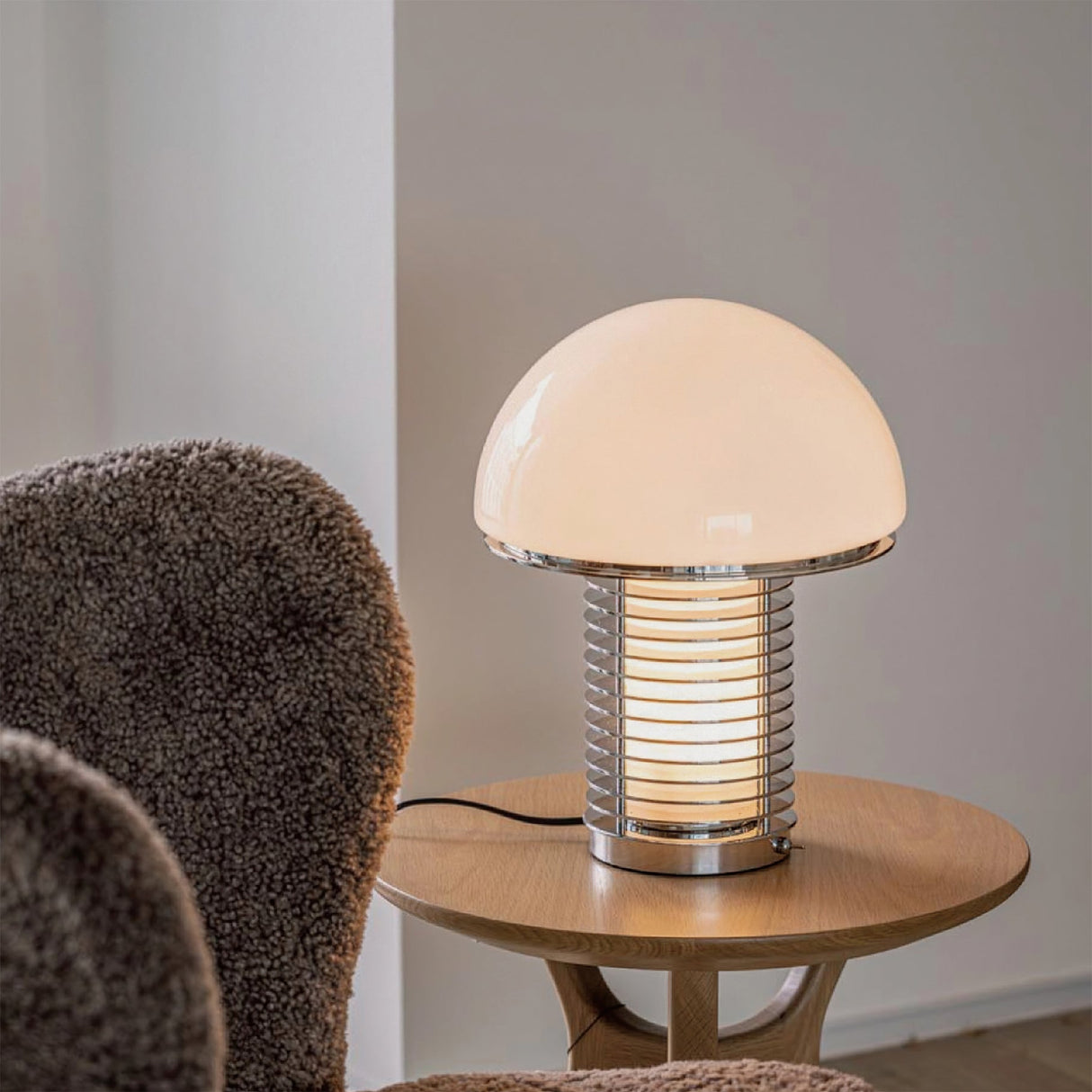 SubtleGlow - Modern Table Lamp with Soft Lighting and Refined Finish