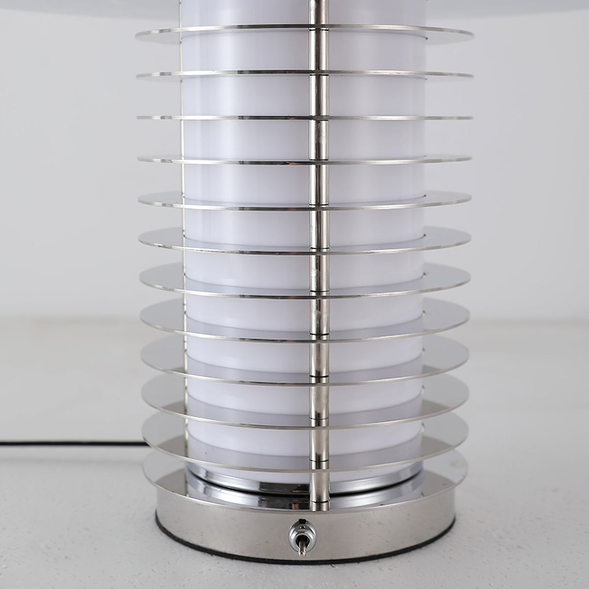 SubtleGlow - Modern Table Lamp with Soft Lighting and Refined Finish