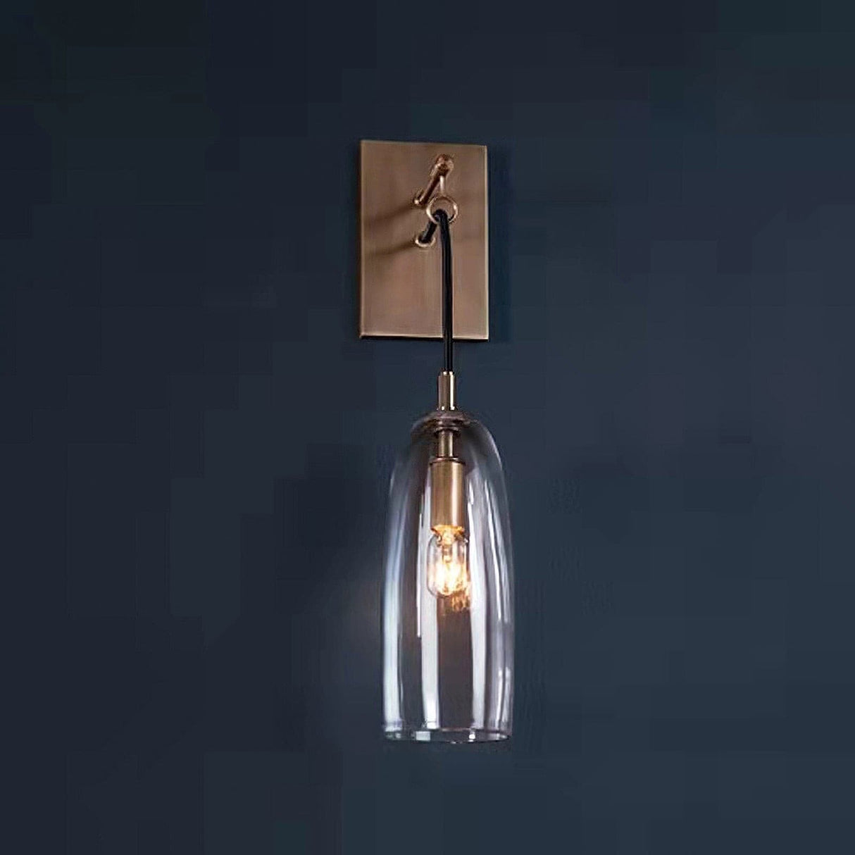NovaGlow – Refined Gold Wall Lamp for Sophisticated Interiors