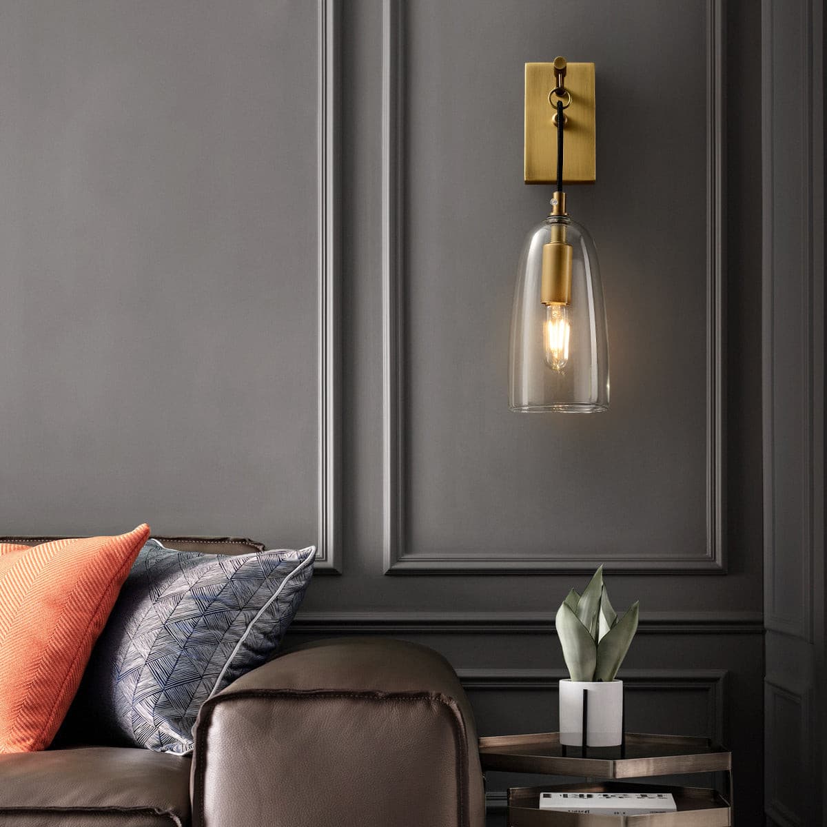 NovaGlow – Refined Gold Wall Lamp for Sophisticated Interiors