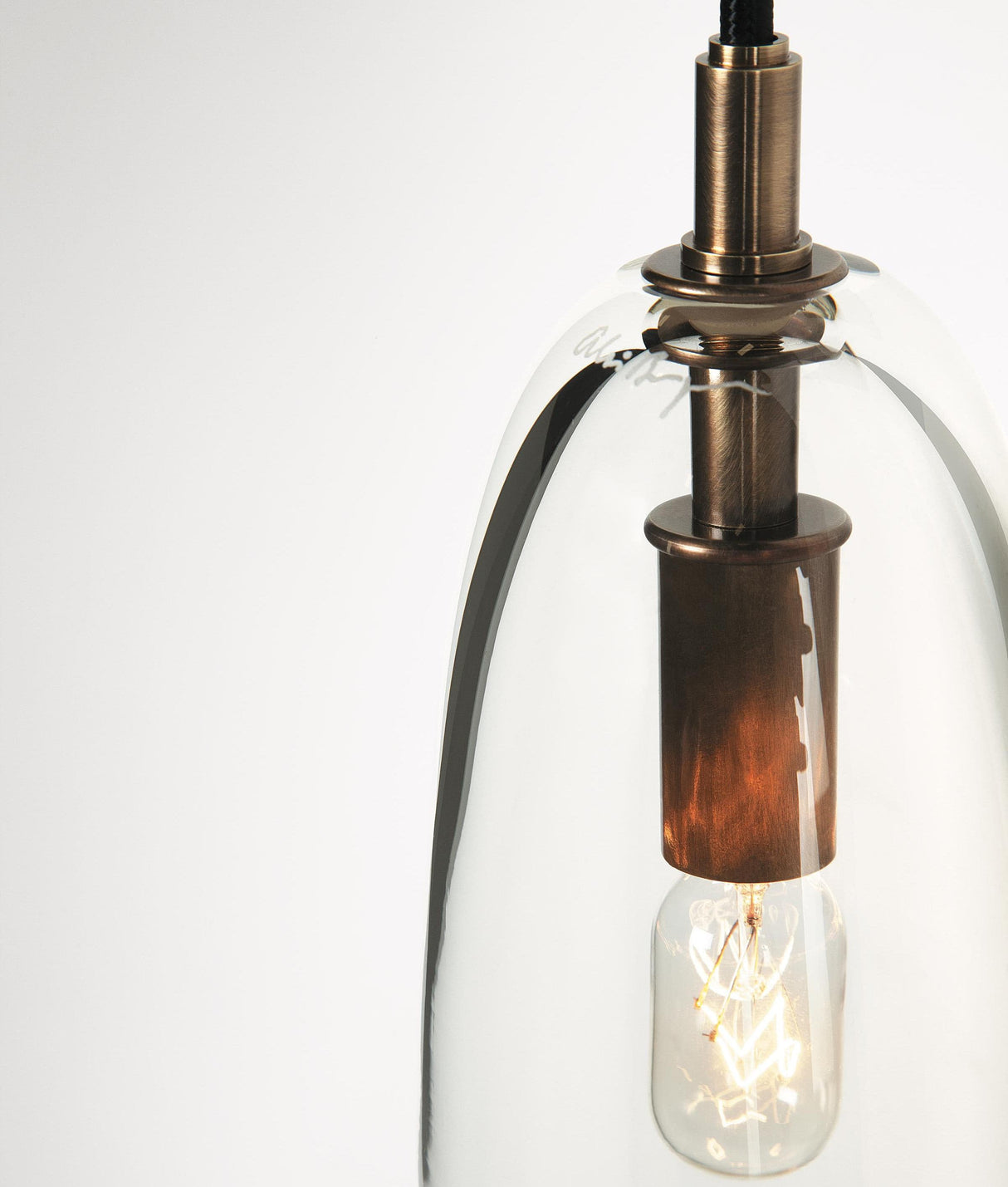 NovaGlow – Refined Gold Wall Lamp for Sophisticated Interiors