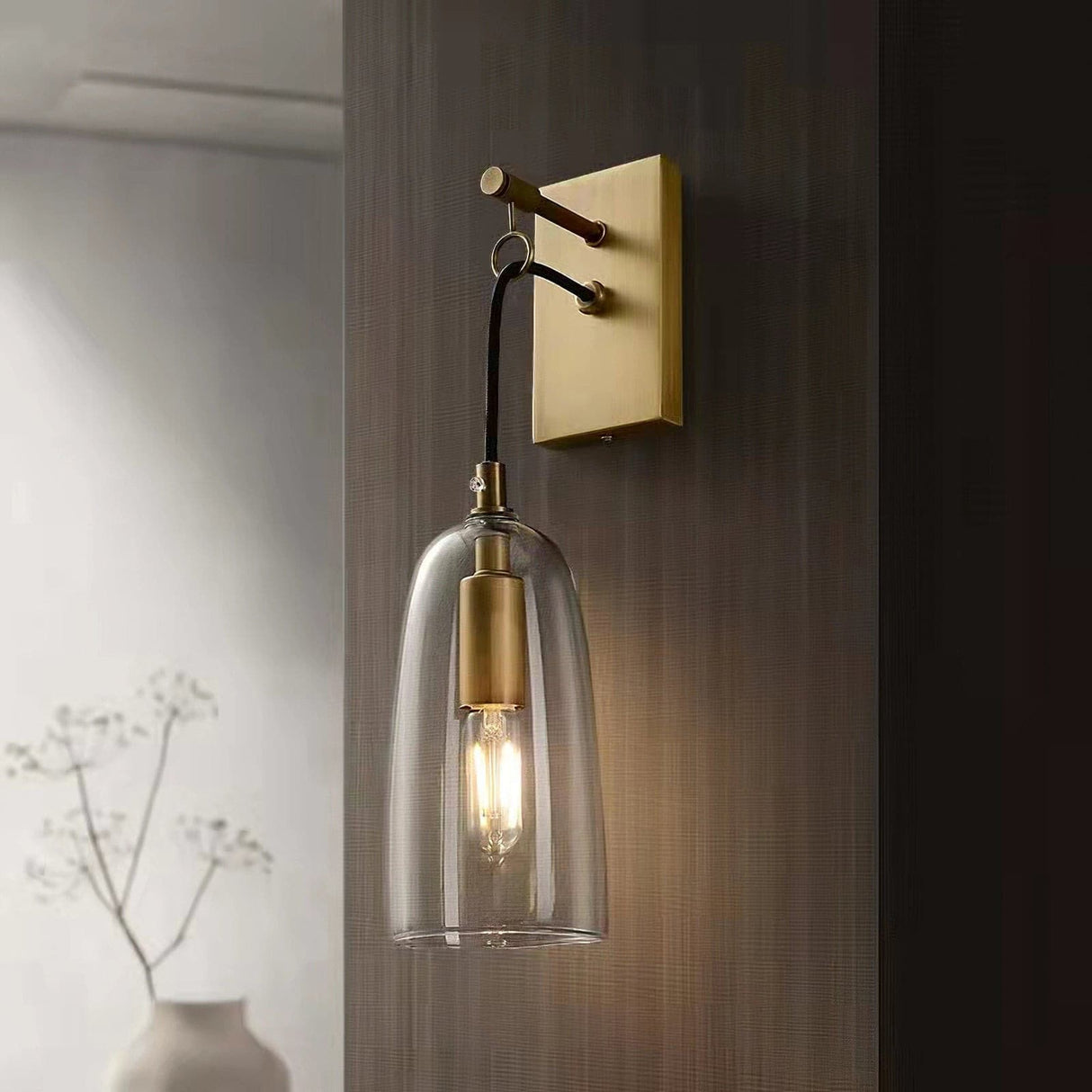 NovaGlow – Refined Gold Wall Lamp for Sophisticated Interiors