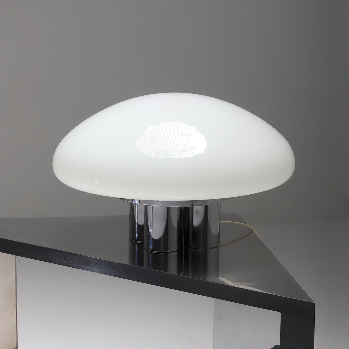 SilverAura – White Table Lamp with Chrome Base