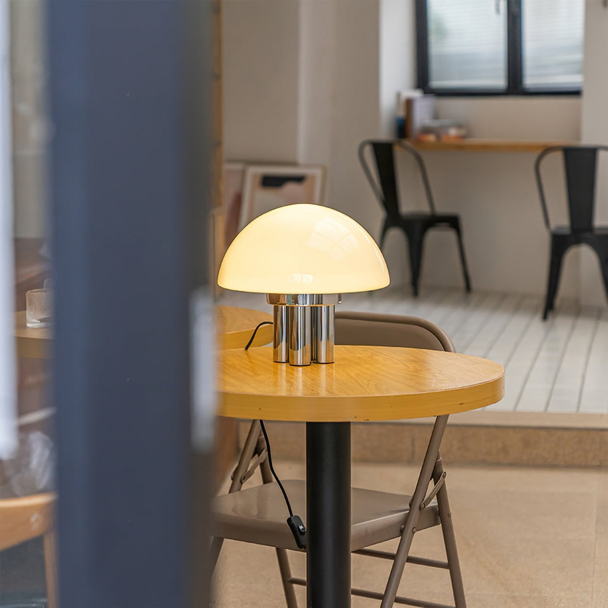 SilverAura – White Table Lamp with Chrome Base