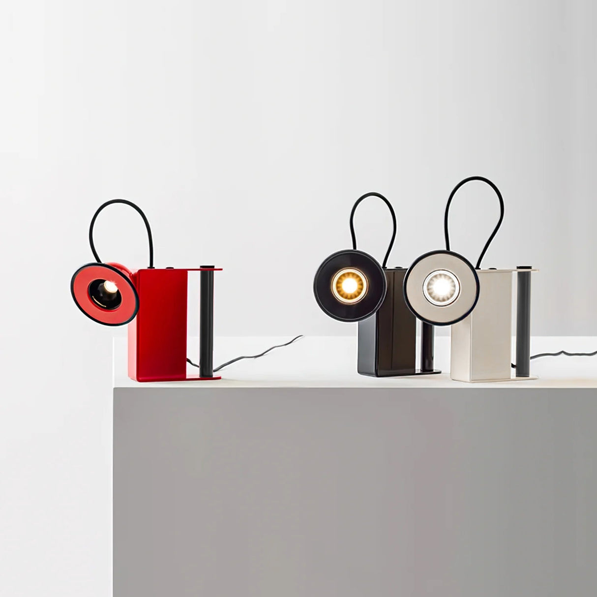 SmartBeam – Adjustable LED Table Lamp with Magnetic Head