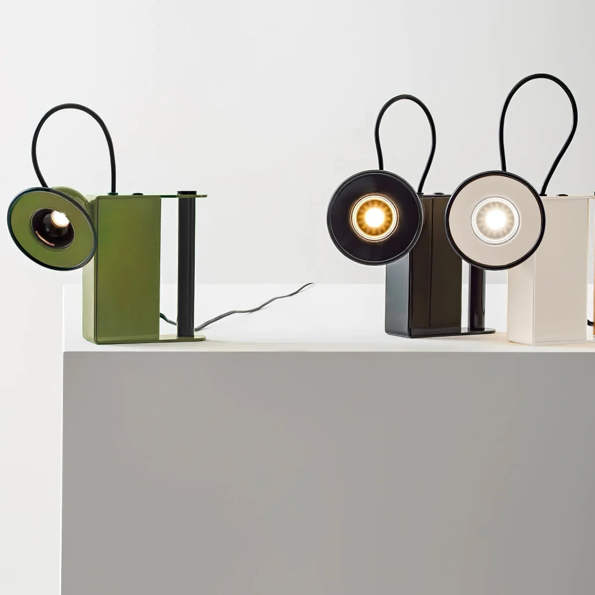 SmartBeam – Adjustable LED Table Lamp with Magnetic Head