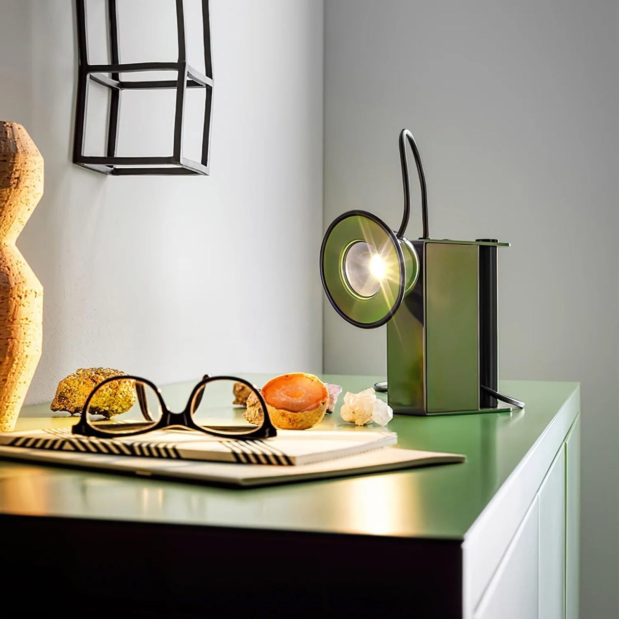 SmartBeam – Adjustable LED Table Lamp with Magnetic Head