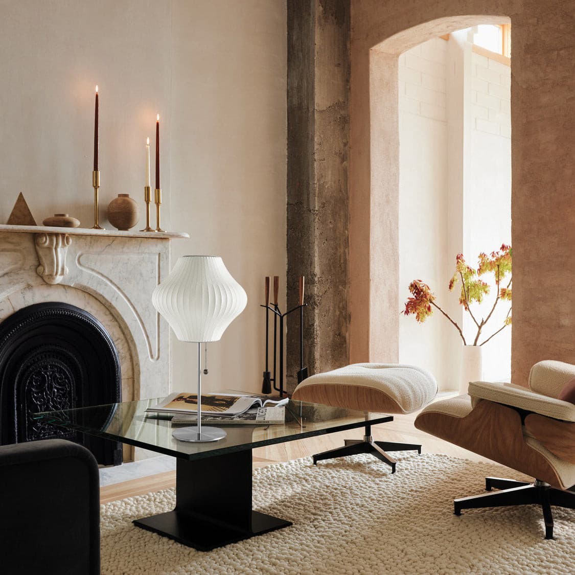 SteelAura – Elegant Table Lamp with Modern Appeal