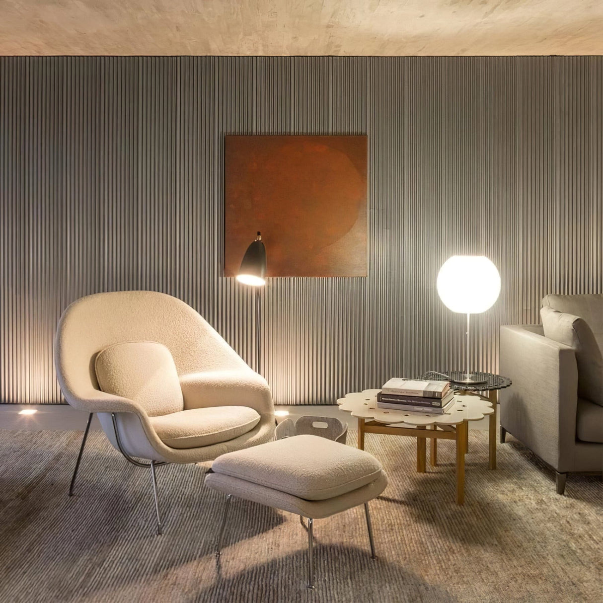 SteelAura – Elegant Table Lamp with Modern Appeal