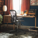 SteelAura – Elegant Table Lamp with Modern Appeal