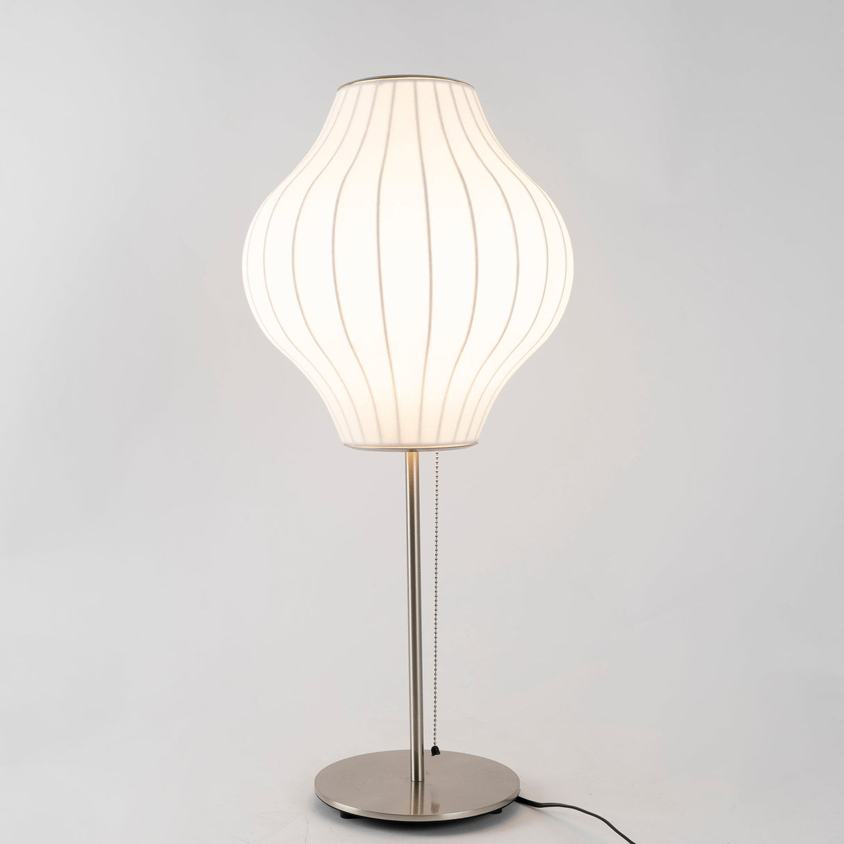 SteelAura – Elegant Table Lamp with Modern Appeal