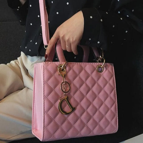 Alessia | Fashion Chain Tote Bag – Luxury Quilted Design | Versatile Shoulder & Crossbody | Trending Handbag for Women
