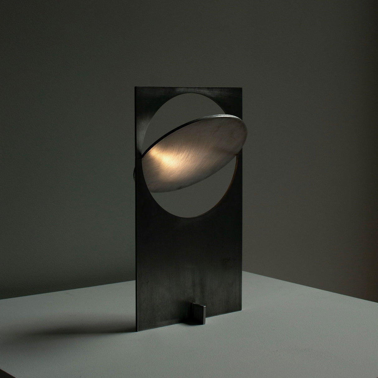 SleekShine - Minimalistische Tafel Lamp met LED Verlichting