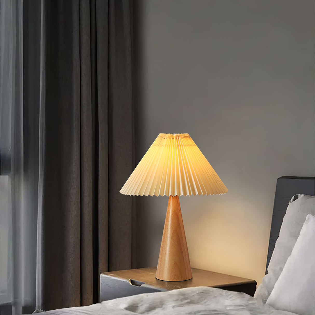 AntiqueRadiance – Elegant Wood and Metal Table Lamp