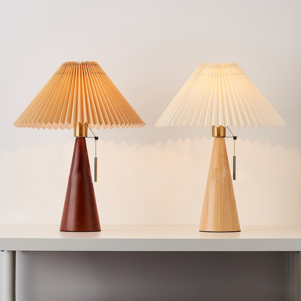 AntiqueRadiance – Elegant Wood and Metal Table Lamp