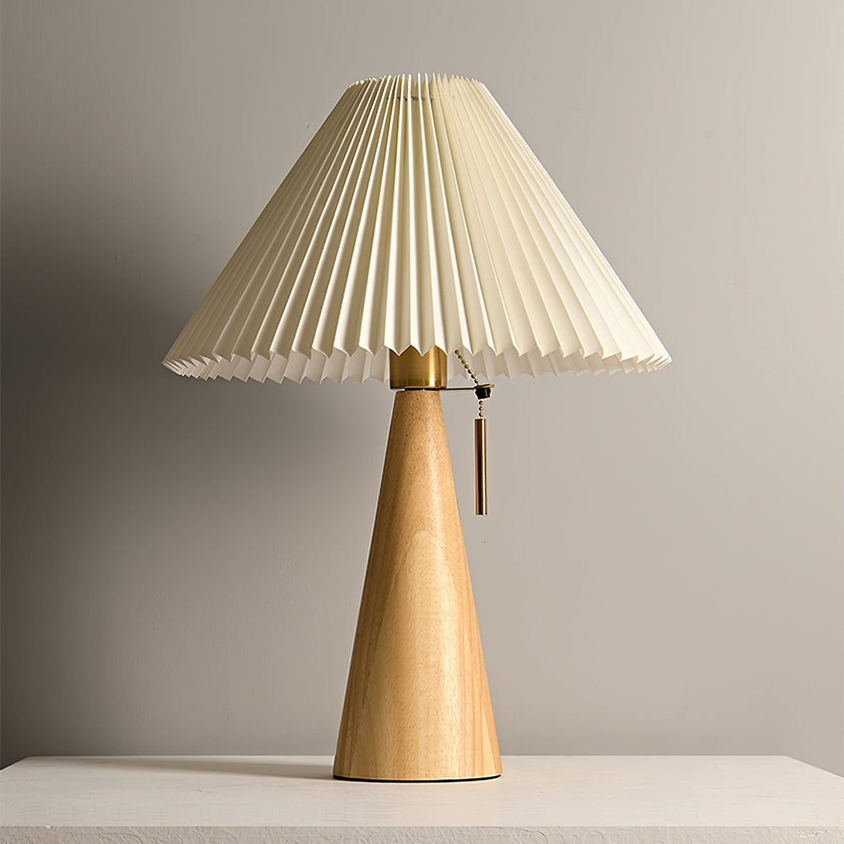 AntiqueRadiance – Elegant Wood and Metal Table Lamp
