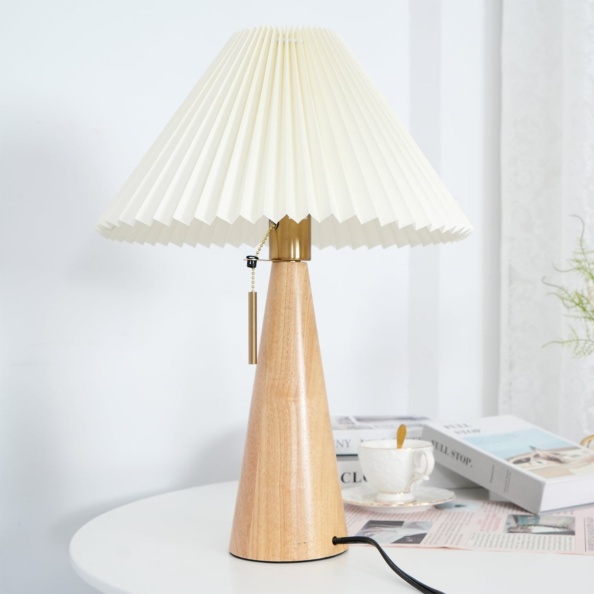 AntiqueRadiance – Elegant Wood and Metal Table Lamp