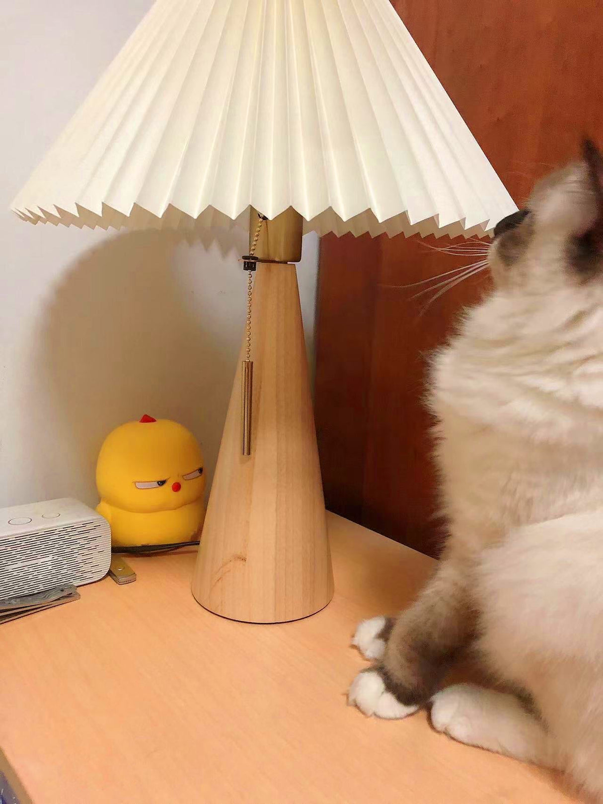 AntiqueRadiance – Elegant Wood and Metal Table Lamp