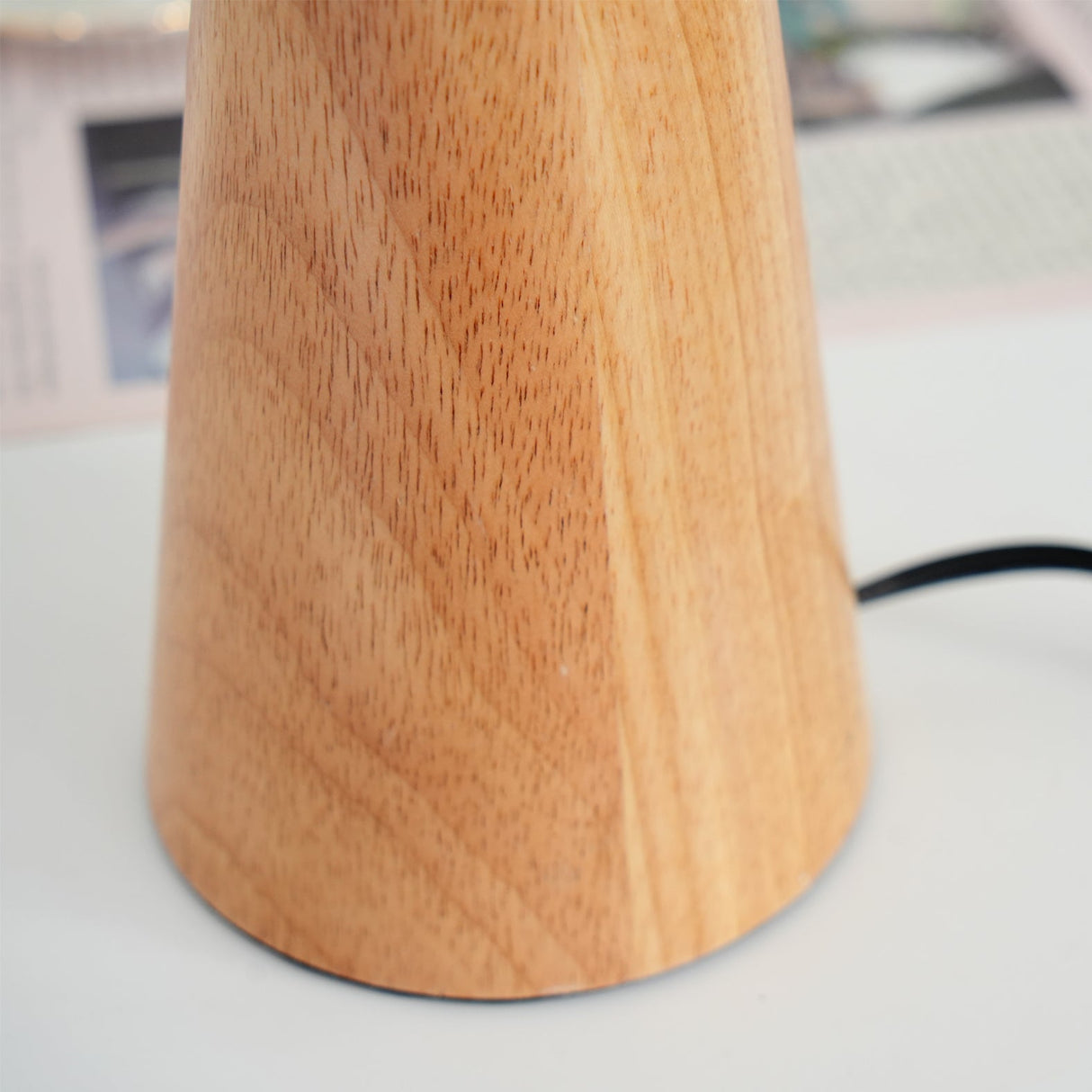 AntiqueRadiance – Elegant Wood and Metal Table Lamp