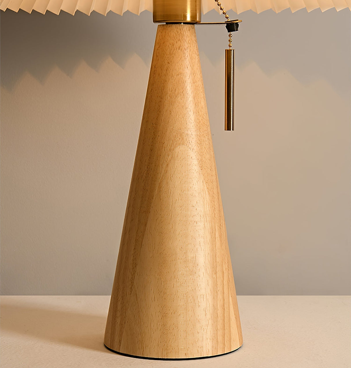 AntiqueRadiance – Elegant Wood and Metal Table Lamp