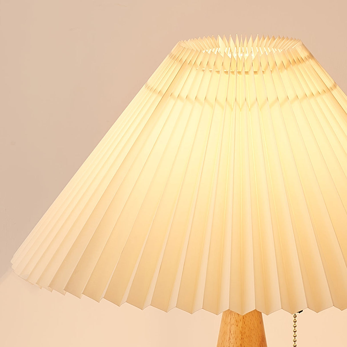 AntiqueRadiance – Elegant Wood and Metal Table Lamp