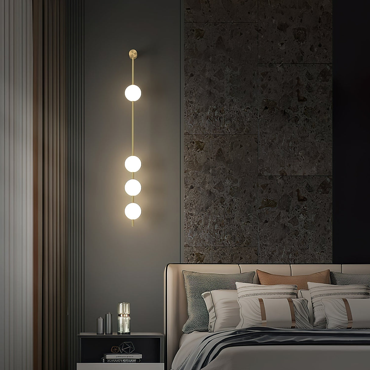 StreamGold – Modern Vertical Wall Lamp with Gold Accents
