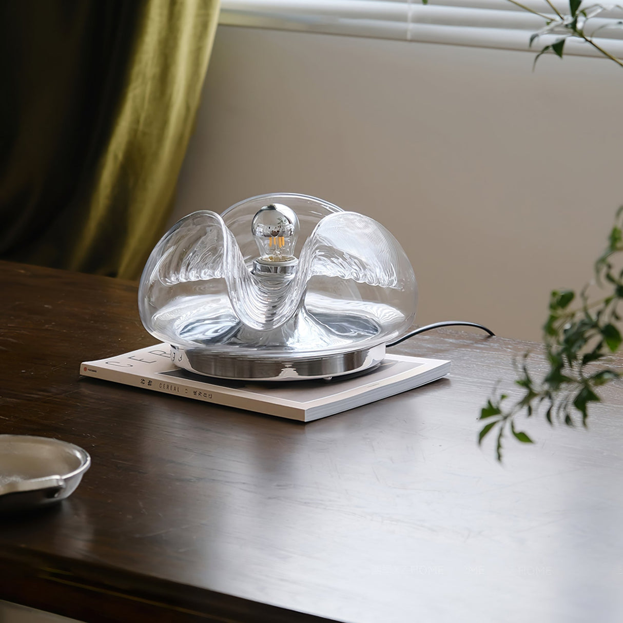 WaveBeam - Elegant Table Lamp with Gentle Wave Design
