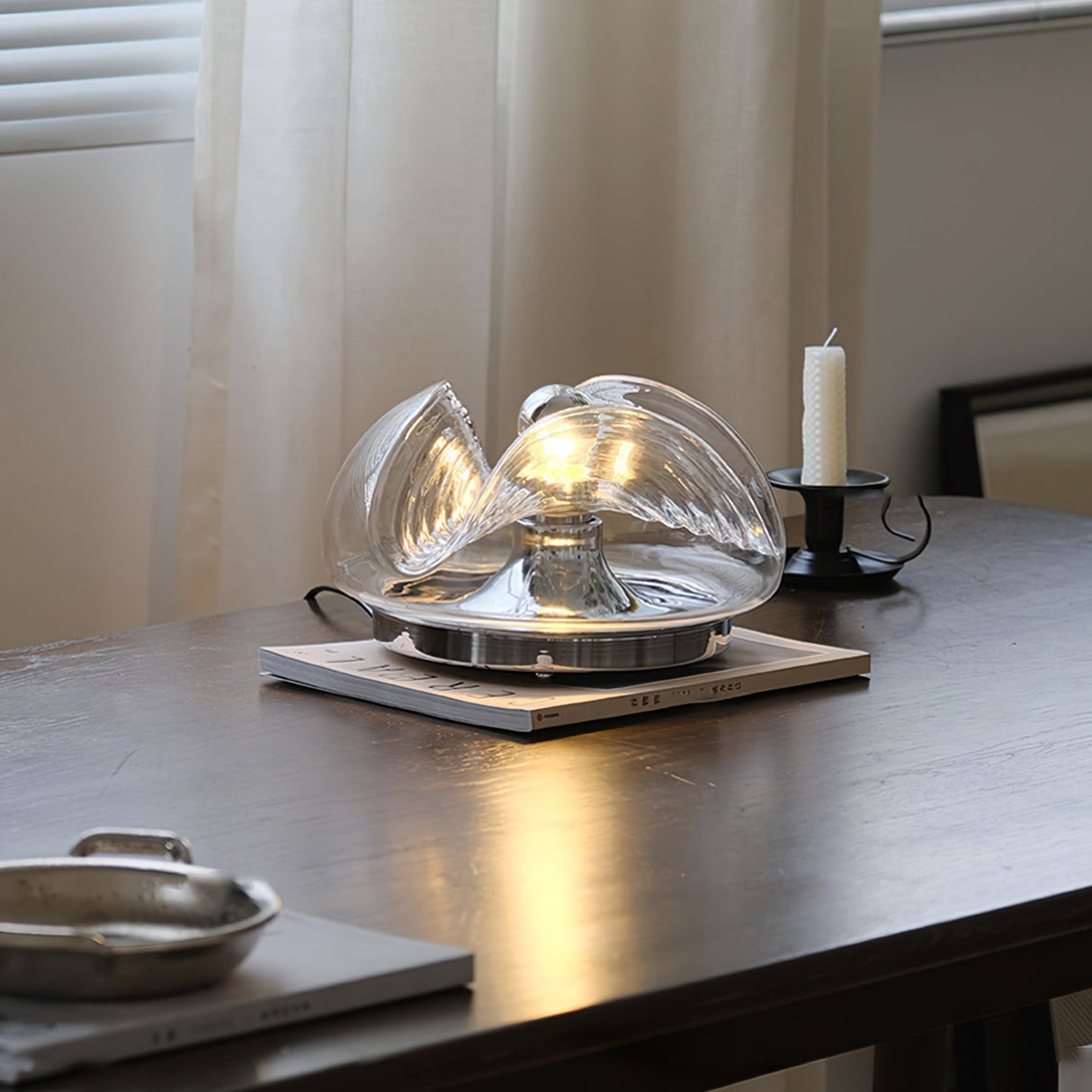 WaveBeam - Elegant Table Lamp with Gentle Wave Design