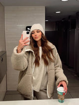VelvetCuddle - Luxuriously Soft Teddy Fleece Coat for Cozy Days