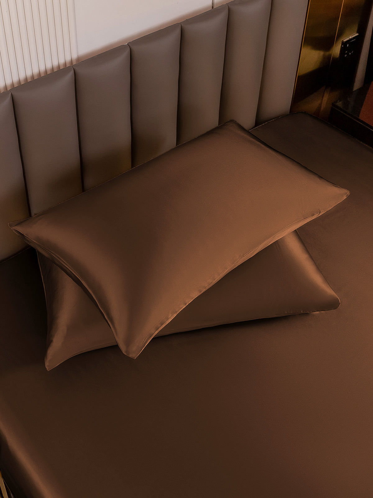 VelvetLuxe - Mulberry Silk Pillowcase Set with Envelope Closure