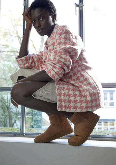 SnugWalk | Insulated Suede Ankle Boots for Cold Weather