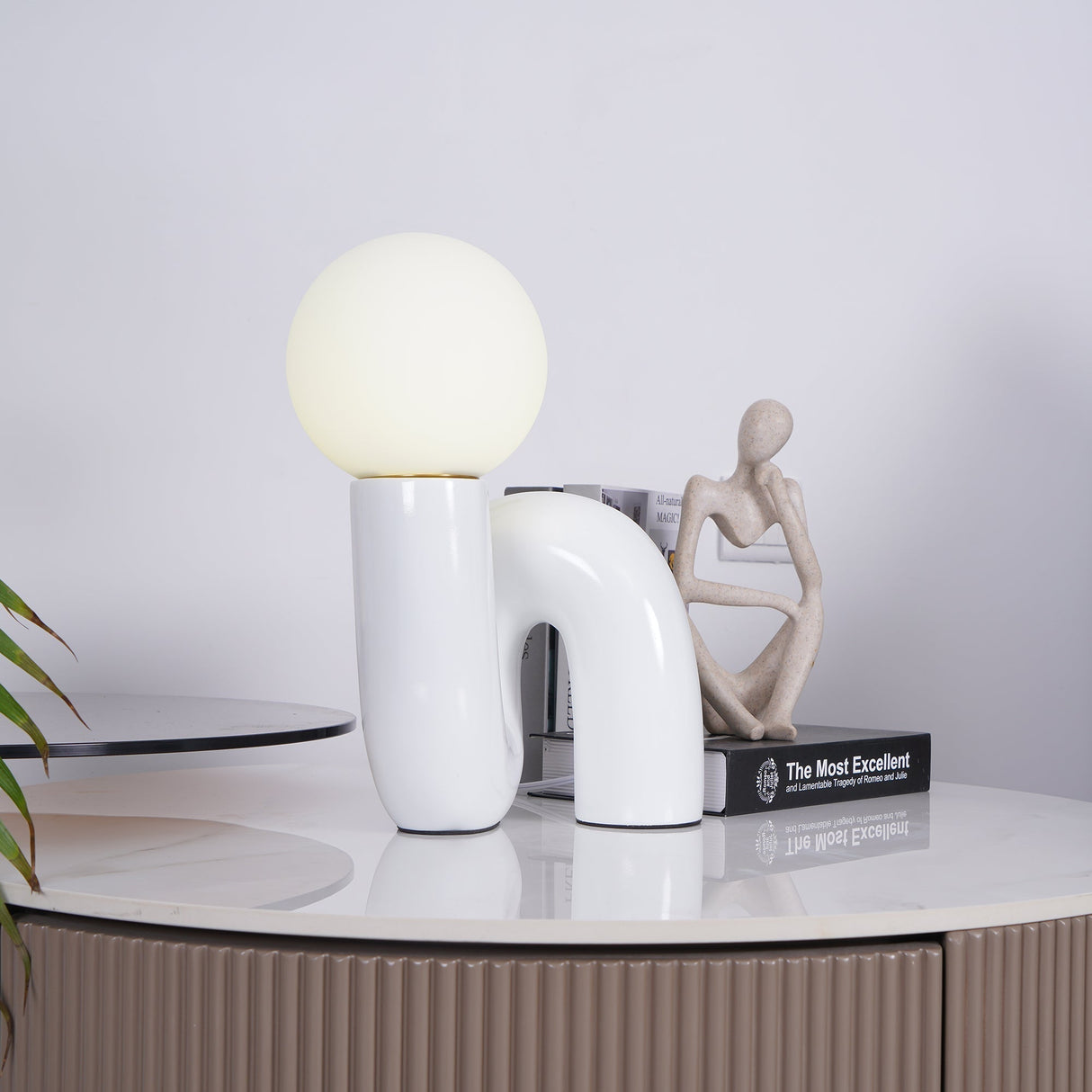 SpiralGlow – Elegant Resin and Glass Table Lamp